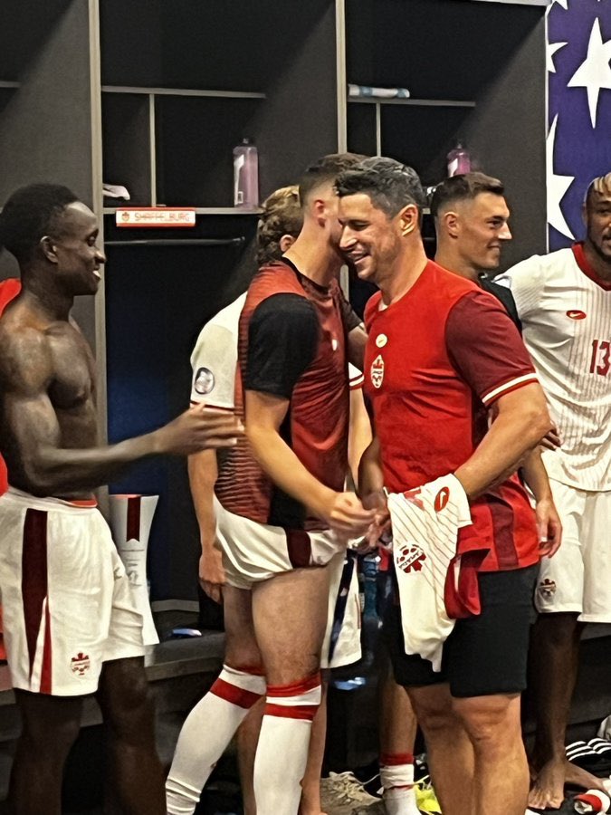 deankal1's tweet photo. Look who popped in to congratulate the Canadian Mens soccer team…
Sidney Crosby
#CopaAmerica2024 #canmnt #canven https://t.co/U2Ymo7G0gT