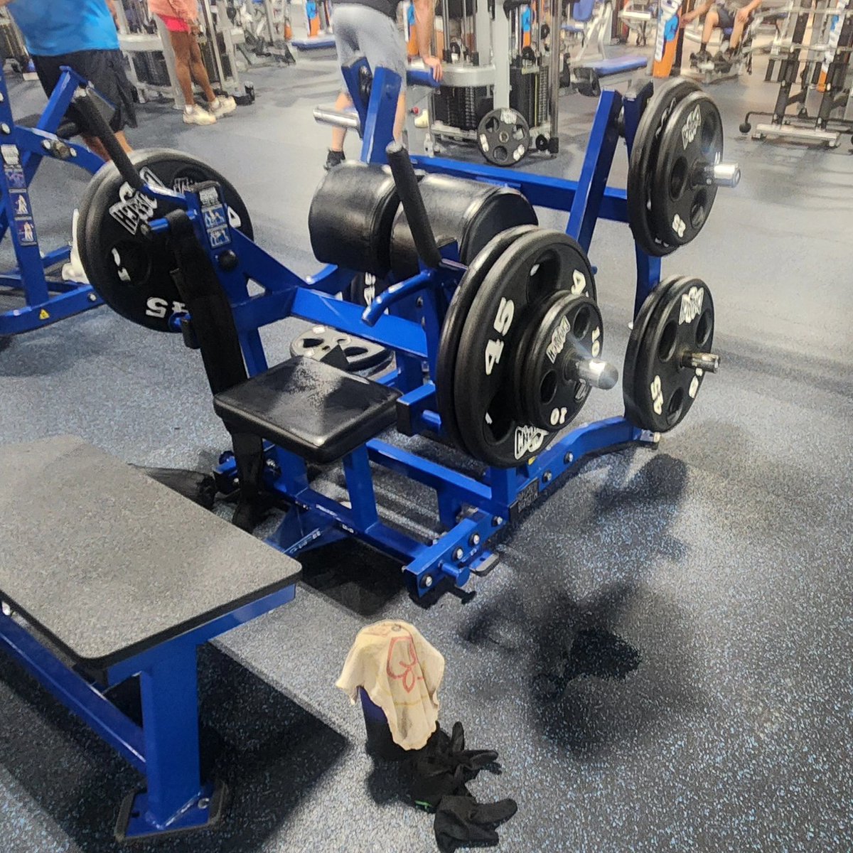 MagnusBlack77's tweet photo. Hit a new #PR on the #HipThrust machine today... we DON'T skip #LegDay over here... I used to get teased for having these... I no longer give a single FUG about me how folks feel on me showing off the progress... we celebrate wins over here & learn from losses... #GrowForward https://t.co/Dfavi78jWH