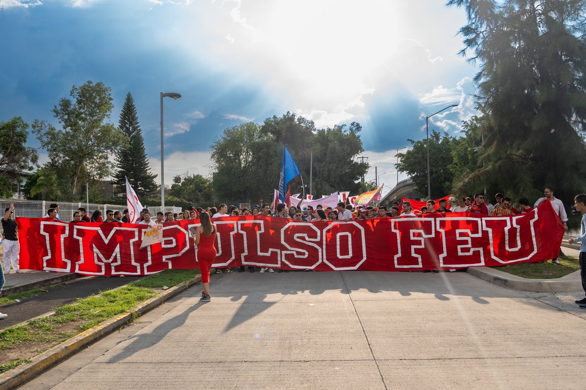 FeuImpulso's tweet photo. Así celebramos 33 años de historia de nuestra queridísima @FEU_UdeG 🫶🏽

¡DE IMPULS⭕️ TODA LA VIDA! 🦁 https://t.co/Kv8MY9kMUB