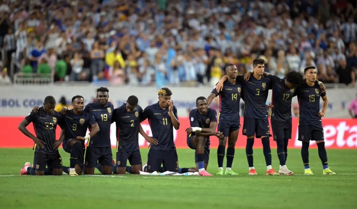 La performance de nuestra selección nacional en la #CopaAmerica2024 fue sin duda meritoria, pese a la “idiosincracia individual y colectiva” del periodismo 🎙️ deportivo e incompetencia dirigencial; sin excluir la indisposición de los perniciosos, y ambiguos hinchas del fútbol ⚽️