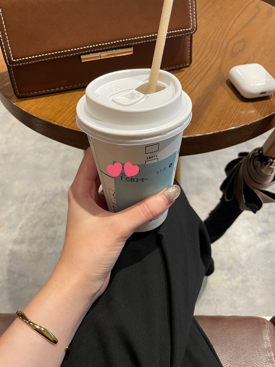 RINA___vlog's tweet photo. 今回はミルキーなネイルに🍈💚
ネイル行く前にスタバでコーヒー☕️
ケーキ食べたかったけど我慢した！ https://t.co/VoXNPM3DfL