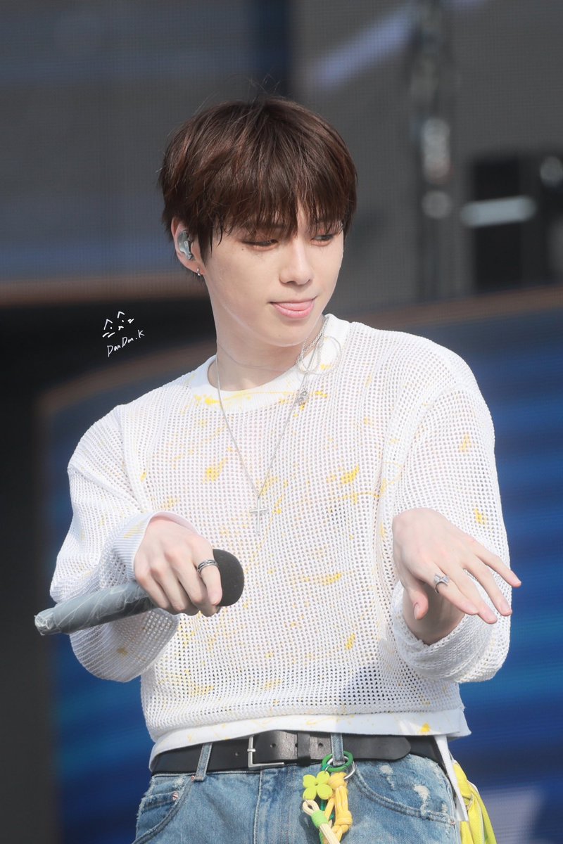 내사랑 😝 강아쥐
포샾따윈 필요없는 뽀샤시함

#강다니엘