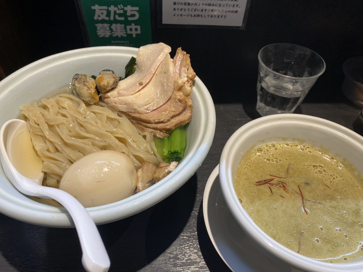 shinjou_coach's tweet image. 今日は山田調味料研究所さん（@TareLabo ）とラーメンの味研究という名の美味しいラーメン食べに行くだけな集い。濃厚牡蠣つけ麺、美味しかった。

でも実は今、山田さんに面白いラーメンが作れないか研究してもらってます🤤