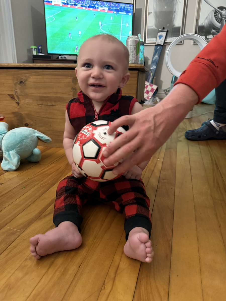 ljmacaskill's tweet photo. 🇨🇦🇨🇦🍁🍁
How’d everyone else night going?
We are over the moon 🌙 in this house!
@CopaAmerica Semi-finals here we come @CANMNT_Official @CanadaSoccerEN
Cheering on our hometown hero @jacobshaff2 https://t.co/FKvWQb9PFZ