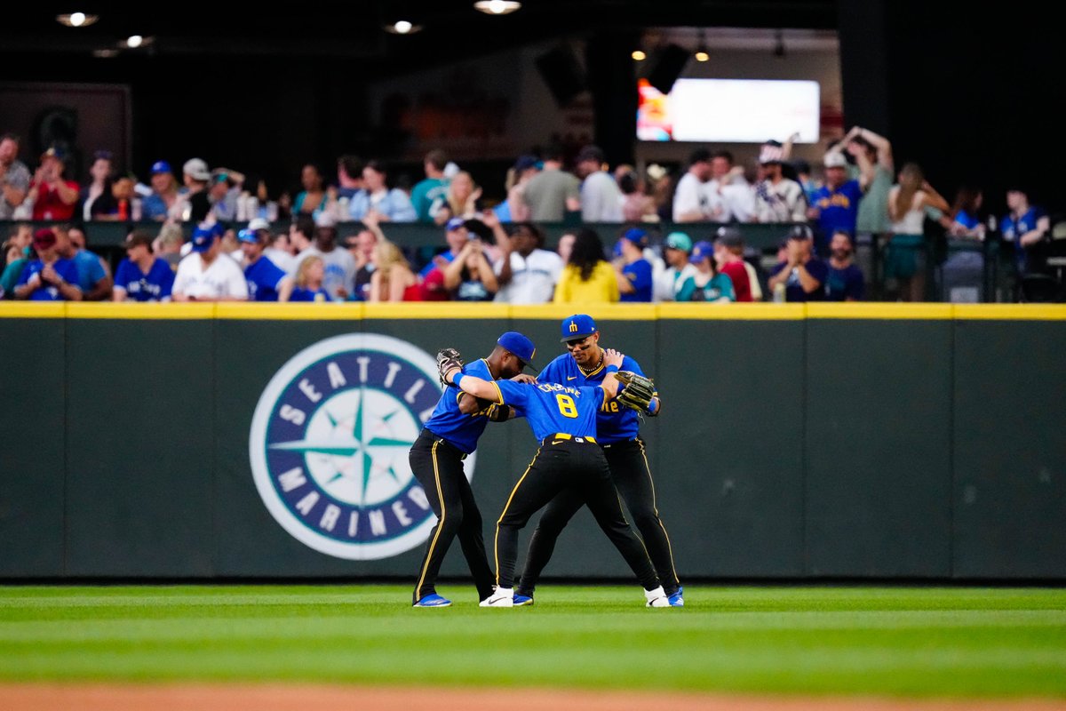 Mariners's tweet photo. Another W in the City Connects 🔱 https://t.co/OqlmpuubFh