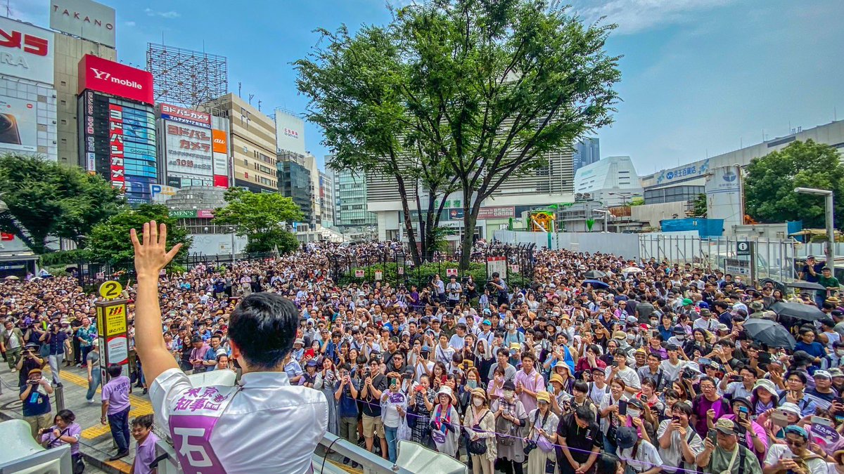 ishimarukoenkai's tweet image. 【速報】
新宿アルタ前で街頭演説を行いました。
ナイス投票👍

この後は、秋葉原駅電気街口前です！
初号機発進！

#石丸伸二 #東京都知事選挙