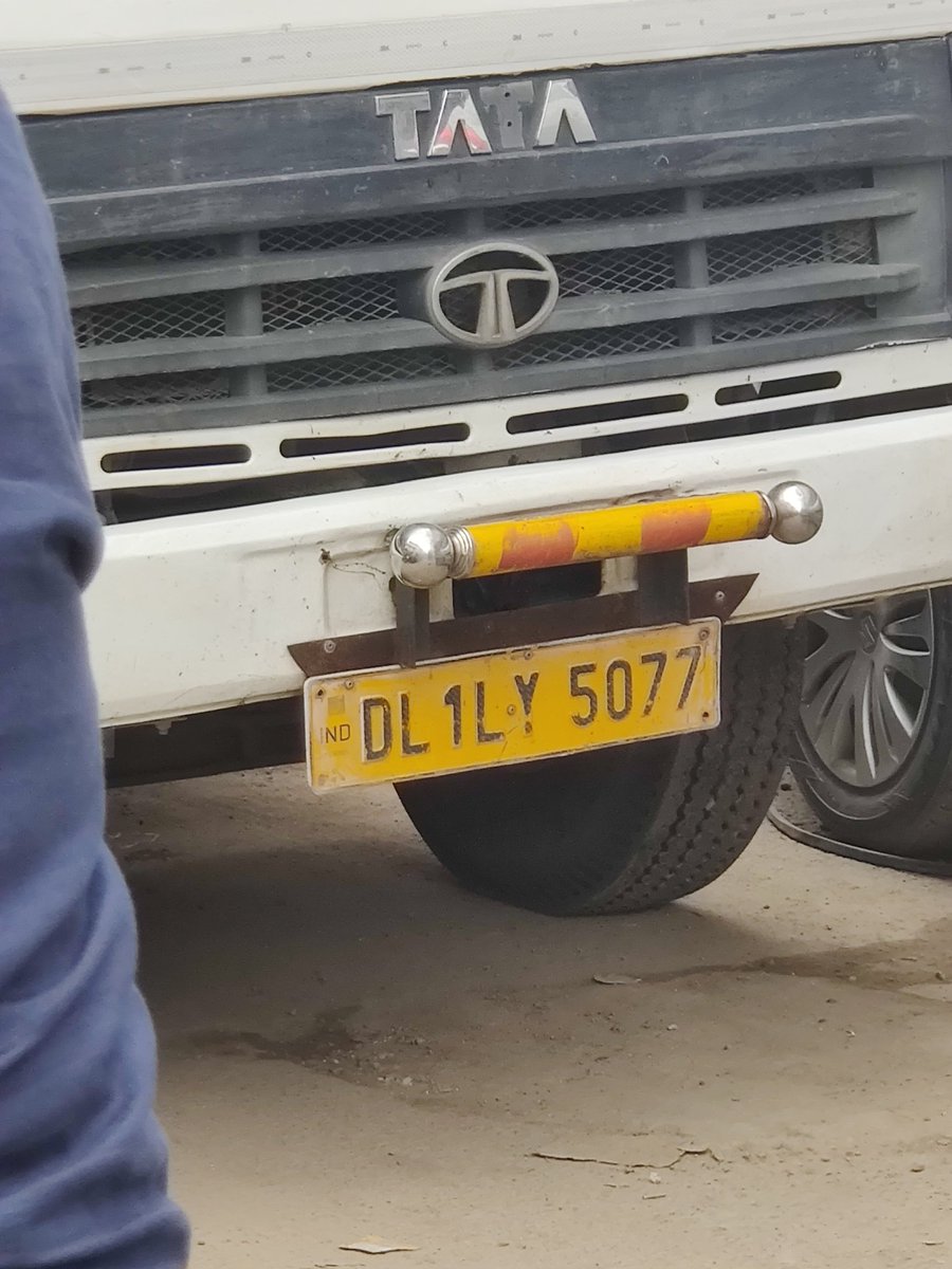 Illegal movement and parking of large goods vehicle in congested markets of Pahargunj causing jam of hours