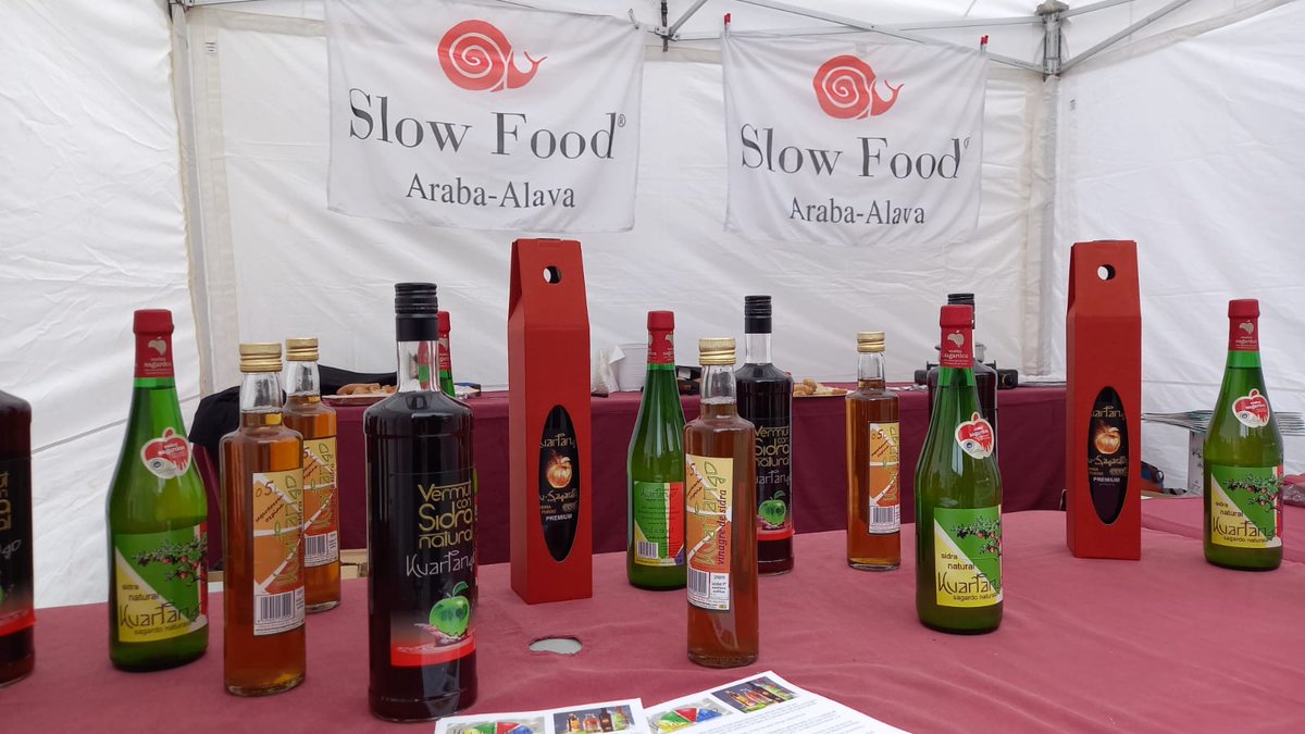 Slow Food Araba (@slowfoodaraba) on Twitter photo Egun on!!! Hoy estamos en la Plaza de las Burullerías en el tradicional Mercado de la Almendra organizado por <a href="/gasteizon/">Gasteiz On</a> Los productos que acercamos hoy son sidra natural, vinagre y vermouth de sidra. Aupa gure sagardoa!! <a href="/EuskalSagardoa/">Euskal Sagardoa</a> Egun on!!! Hoy estamos en la Plaza de las Burullerías en el tradicional Mercado de la Almendra organizado por <a href="/gasteizon/">Gasteiz On</a> Los productos que acercamos hoy son sidra natural, vinagre y vermouth de sidra. Aupa gure sagardoa!! <a href="/EuskalSagardoa/">Euskal Sagardoa</a>