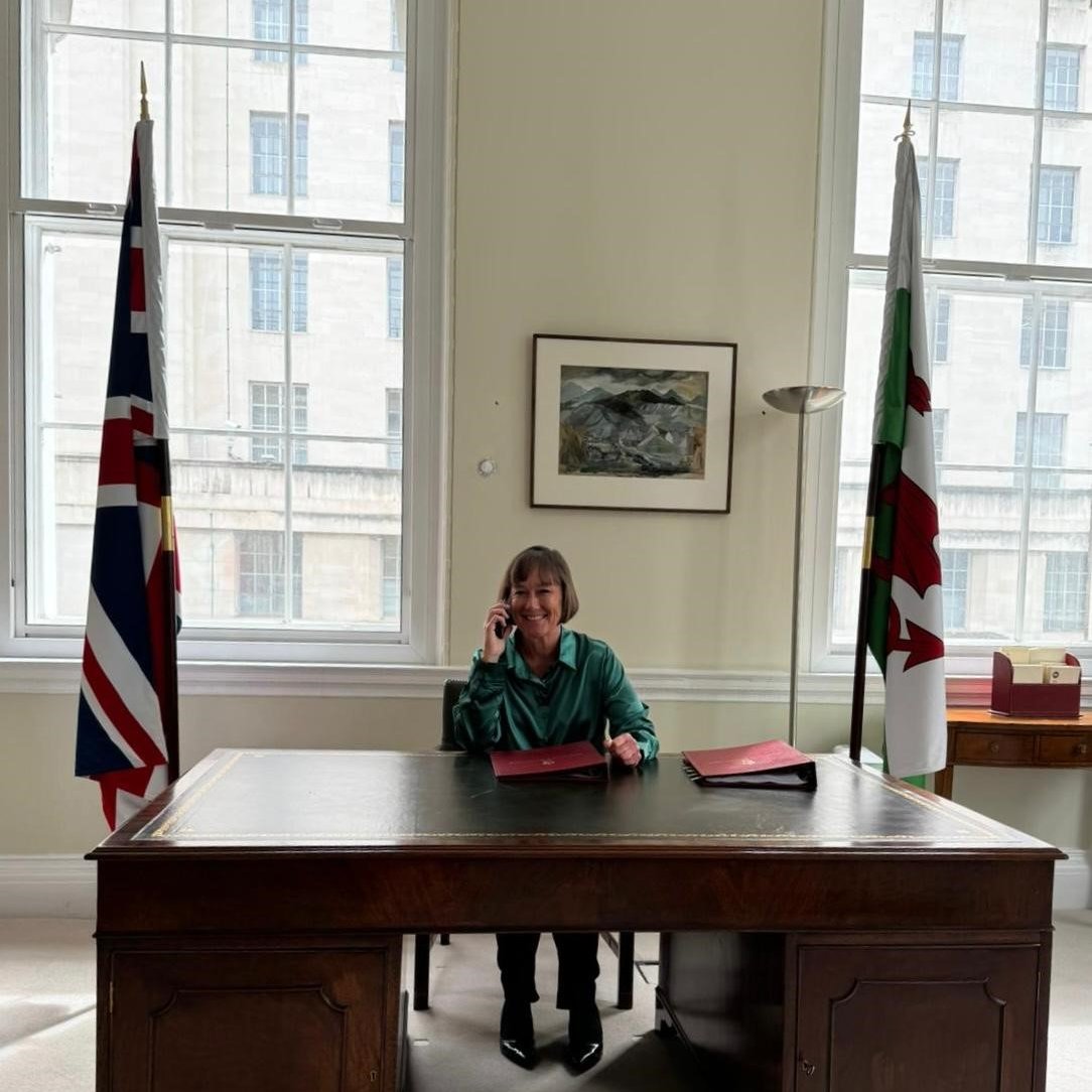 Good to speak to my friend and colleague <a href="/vaughangething/">Vaughan Gething</a> before attending the first Cabinet meeting of the new government.

We are resetting the relationship between our governments, working together to unite our country and deliver for Wales and Britain.🏴󠁧󠁢󠁷󠁬󠁳󠁿🇬🇧