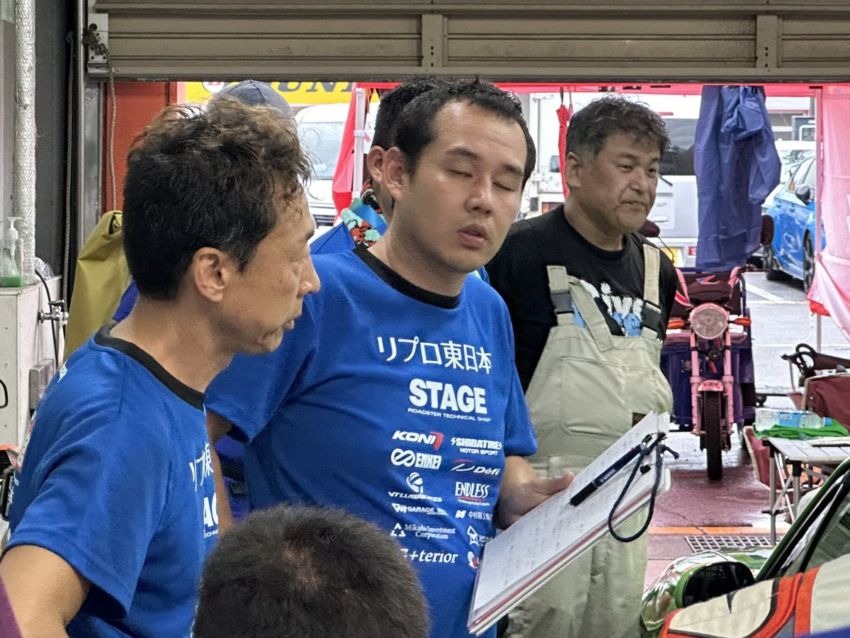 oresama47's tweet photo. 本日のコースクエスト終了。
ドライバ交代練習からのミーティングにも熱が入る。
雨がまた降り出したので解散。
明日はどっちだ?!

#joy耐 #モビリティリゾートもてぎ #mazda #roadster #rsfステージ #Joy耐ベストデザイン2024 #Joy耐グッドファッション2024 #ロードスター #JPnext #シバタイヤ #reudo #motorsport