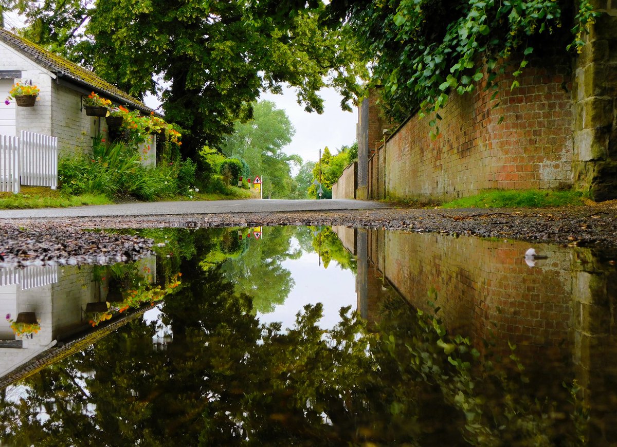 IanW1985's tweet image. It&apos;s a large puddle day #puddlereflection #loveukweather @ThePhotoHour #Lincolnshire