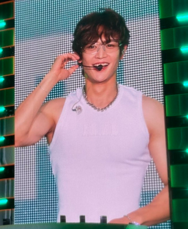 AboutMusicYT's tweet photo. SHINee's Minho performs at the Waterbomb festival. https://t.co/G13V7vUcNz