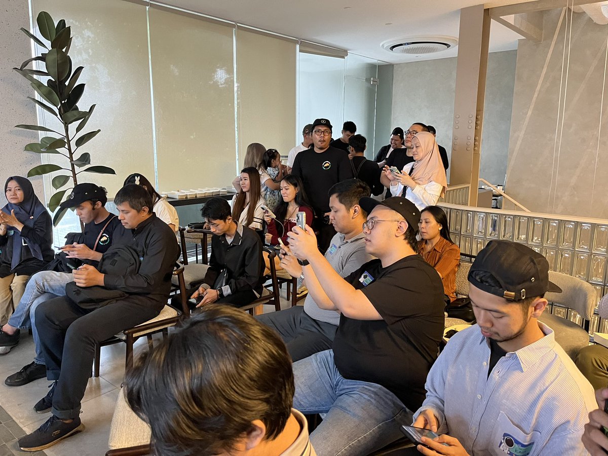 mobee_id's tweet photo. Met with the genius behind $DIDID @dididuckonsol coin today 🎉

What an inspiring journey! Thanks for sharing your story, it was a blast! 🔥 #CryptoCommunity #Mobee #DIDID https://t.co/CHWUhkLaeP