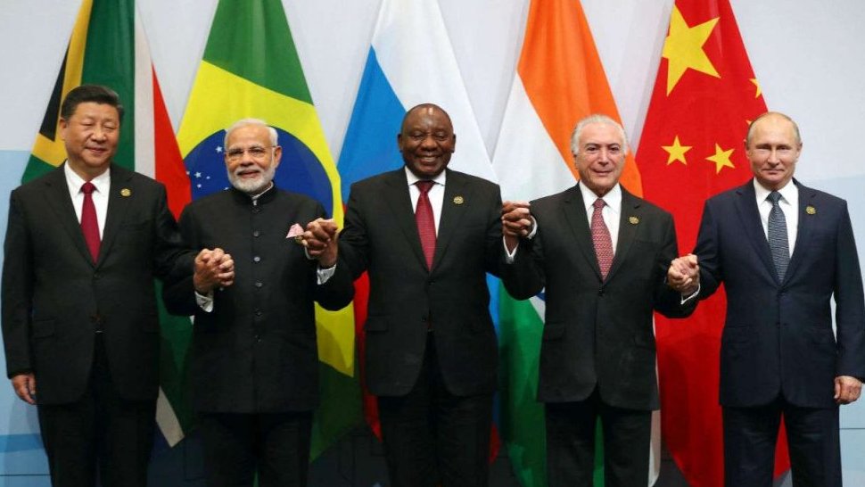 🚨 PUTIN EYES CRYPTO FOR NEW GLOBAL FINANCE SYSTEM?

Could Ripple transform the global financial landscape as the Federal Reserve once did?

Wall Street analysts speculate that the BRICS coalition—Brazil, Russia, India, China, and South Africa—aims to challenge the dominance of