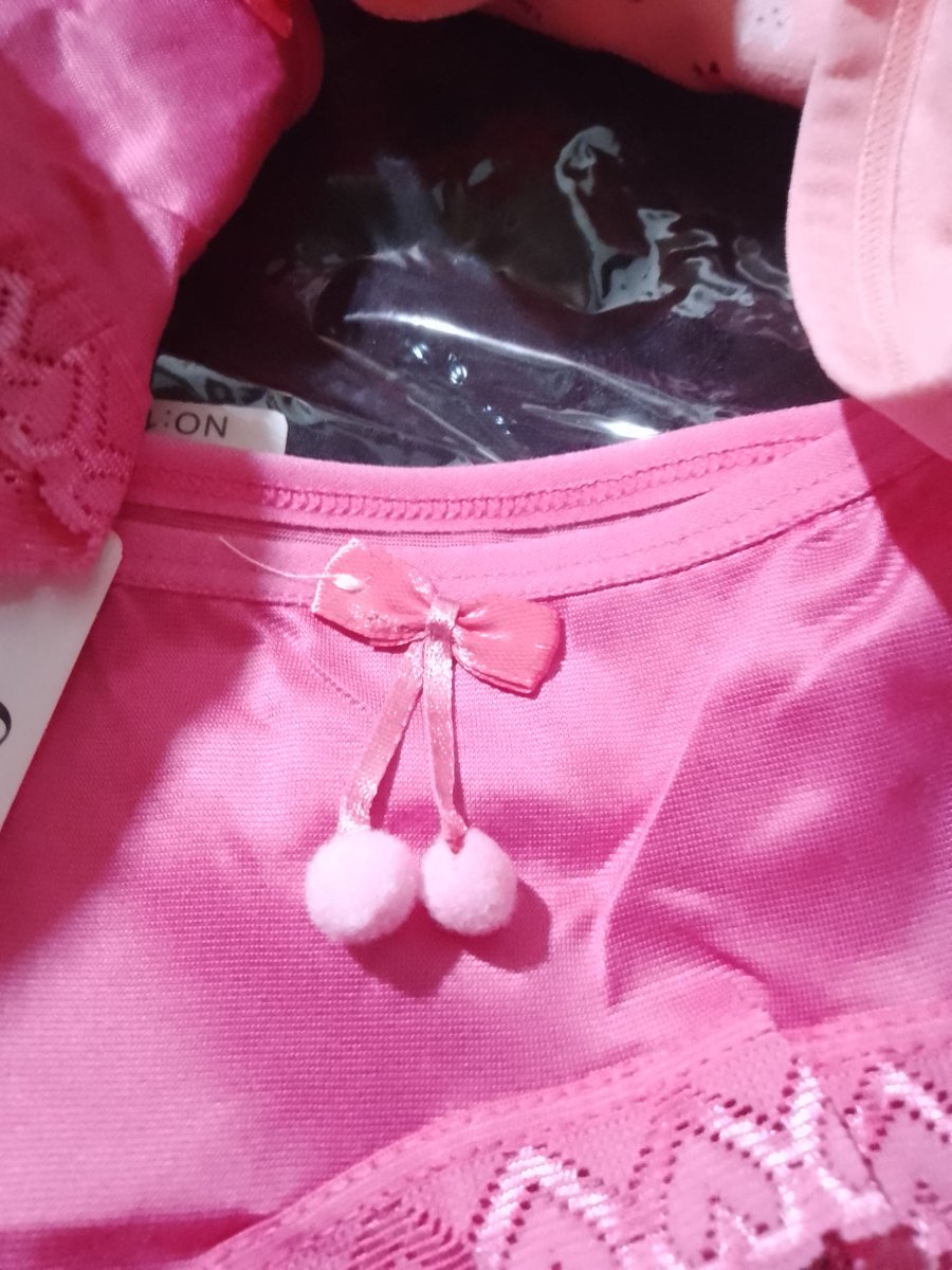 ready na pink school supplies ko nd pink na underwear  🎀💗