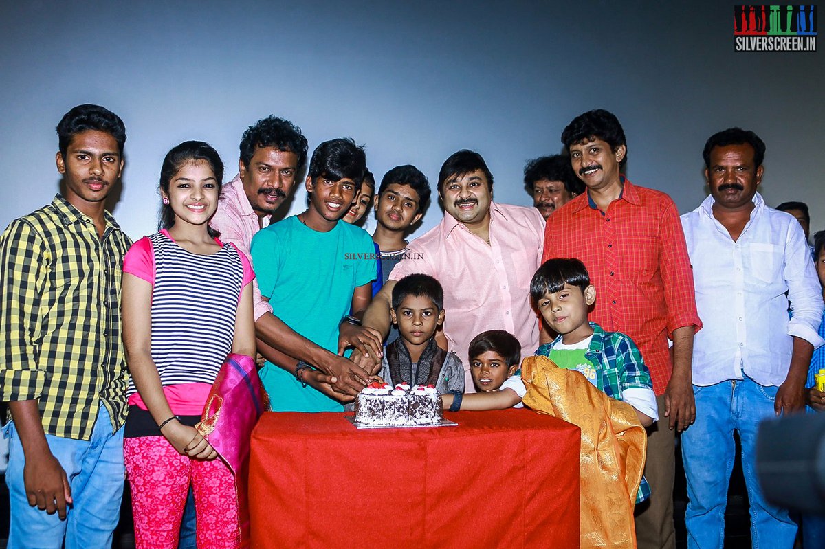 Boss__V's tweet photo. #8YearsOfAppa #Appa AllTimeFav BestFilm EveryoneShouldWatchDFilm MyDetailedOpinion🔽 #Samuthirakani @thondankani Perf WrtDir TopNotch Feels2Have AGoodDadLikeHim EveryCastCrew Artists Gave Their Awesome Work #IlayaRaaja #ThambiRamaiah @VinodhiniUnoffl #Yuvalatchumi @Richardmnathan https://t.co/LnXCOS7Sta