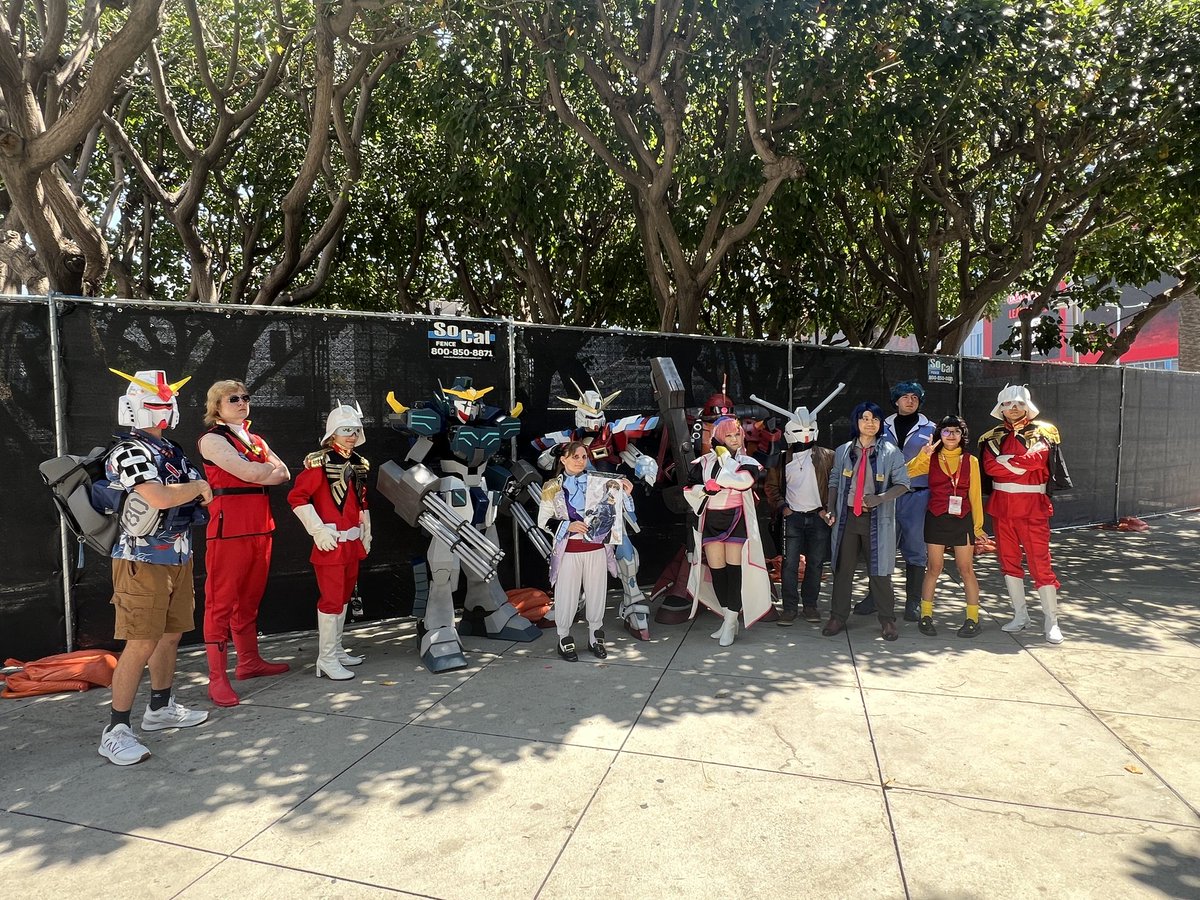 discaliber's tweet image. Day 2 Gundam gathering, Shoko Nakagawa stopped us for a pic!

Thanks @xAoshisanx for handling!