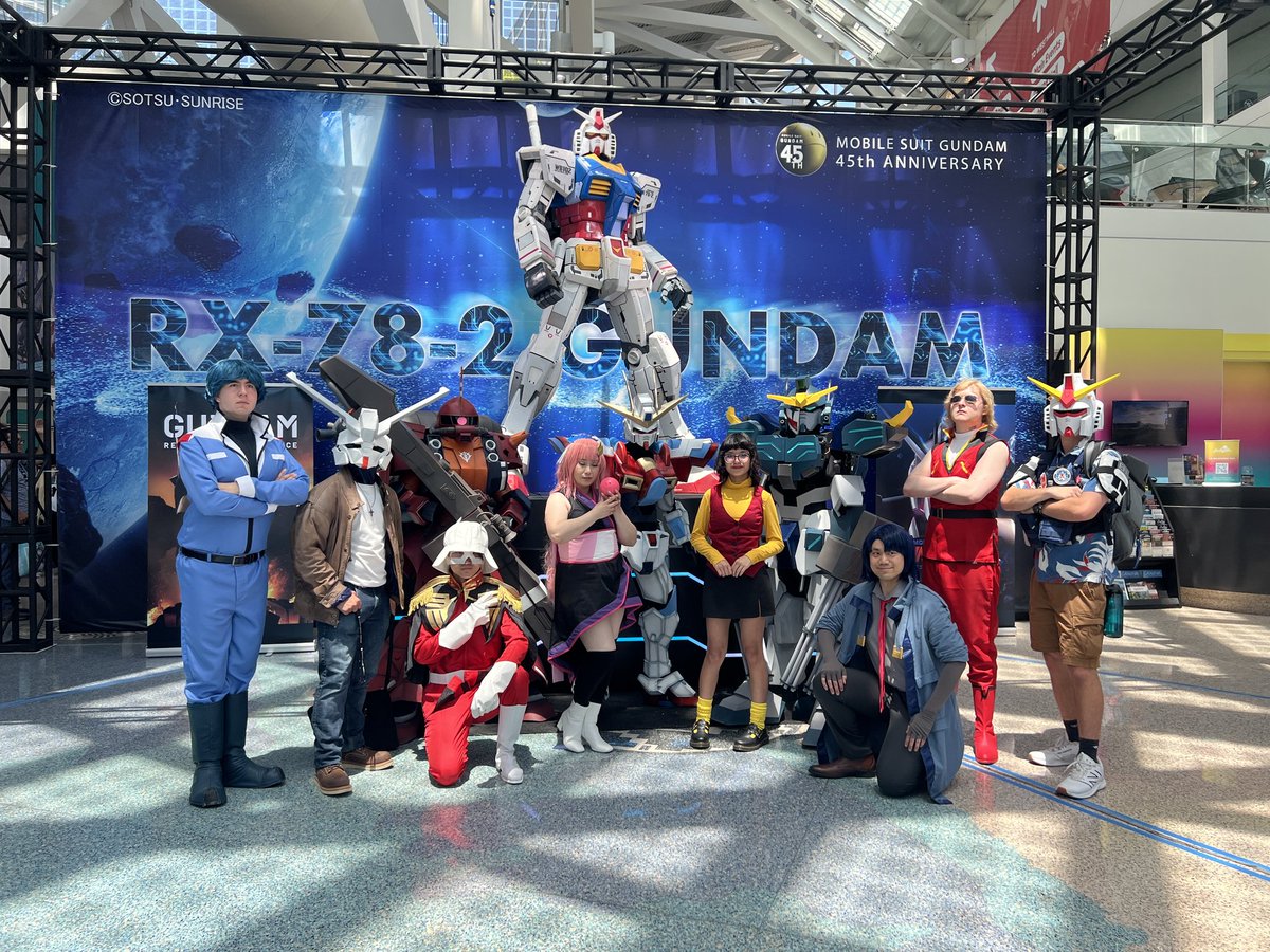 discaliber's tweet image. Day 2 Gundam gathering, Shoko Nakagawa stopped us for a pic!

Thanks @xAoshisanx for handling!