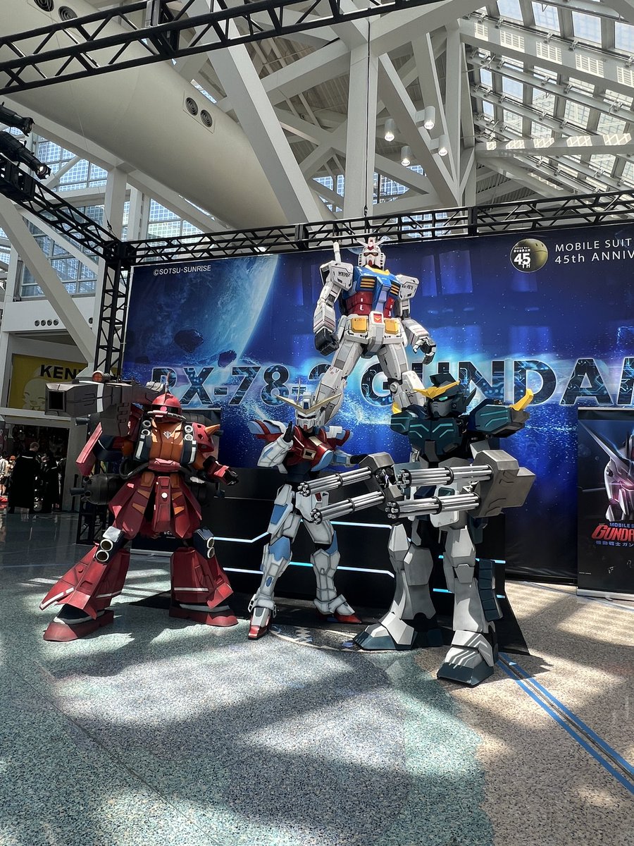 discaliber's tweet image. Day 2 Gundam gathering, Shoko Nakagawa stopped us for a pic!

Thanks @xAoshisanx for handling!