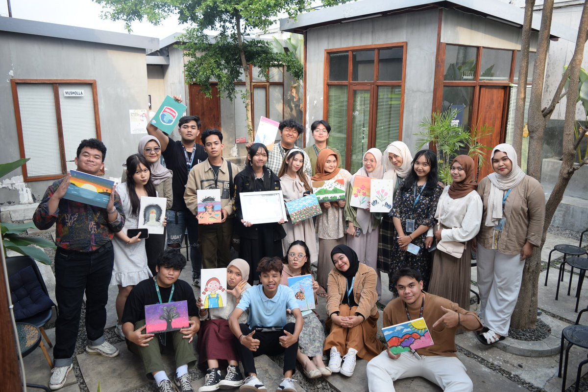 himahiumm's tweet photo. [ NIRKATA: EPILOG ]

Nirkata Epilog: Fin "Painting Ur Memorable Moments" Merupakan Workshop Seni Lukis Melalui Media Kanvas,Bertujuan Sebagai Wadah Luapan Emosi Peserta Baik Senang Maupun Sedih.Para Peserta Diminta Untuk Menuangkan Memori-memori yang Tak Terlupakan. https://t.co/DugXlvj7xZ