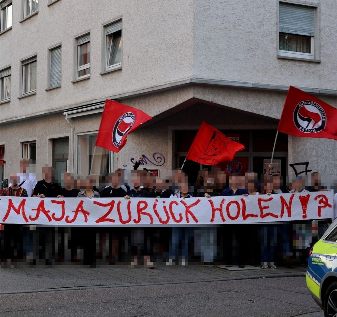 Ka_Antifa_News's tweet photo. Solidarität aus #Karlsruhe. Freiheit für Maja! Wir geben keine Ruhe!
#FreeMaja #FreeAllAntifas https://t.co/enV1UVY4Ij