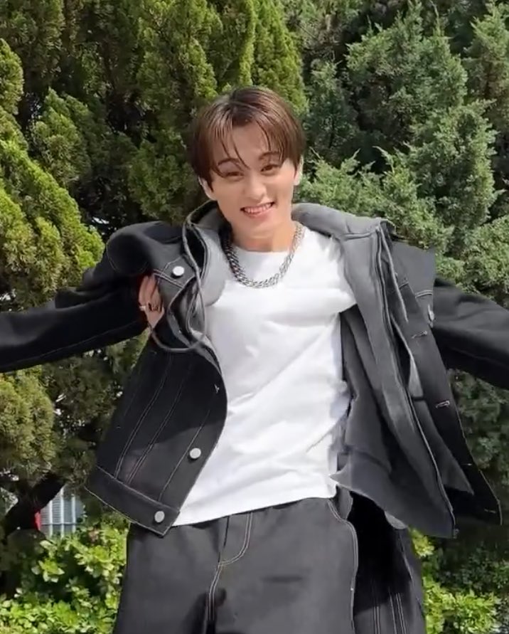 LOOKSMKL's tweet image. 