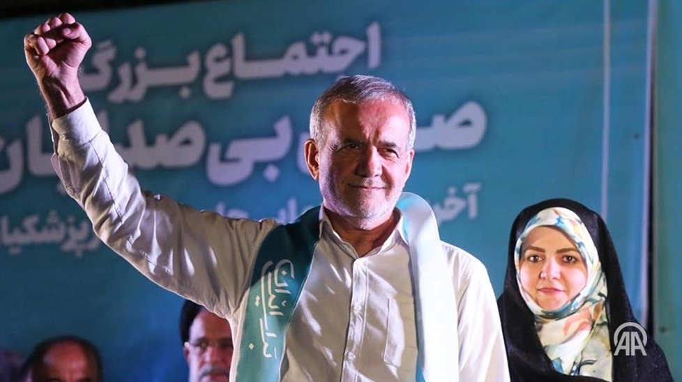 anadoluagency's tweet photo. 🇮🇷 Profile: Masoud Pezeshkian, a reformist and former health minister, has been elected as the new president of Iran, defeating conservative Saeed Jalili by 2.7 million votes https://t.co/cdPypWXFlm https://t.co/f4q878kVjn