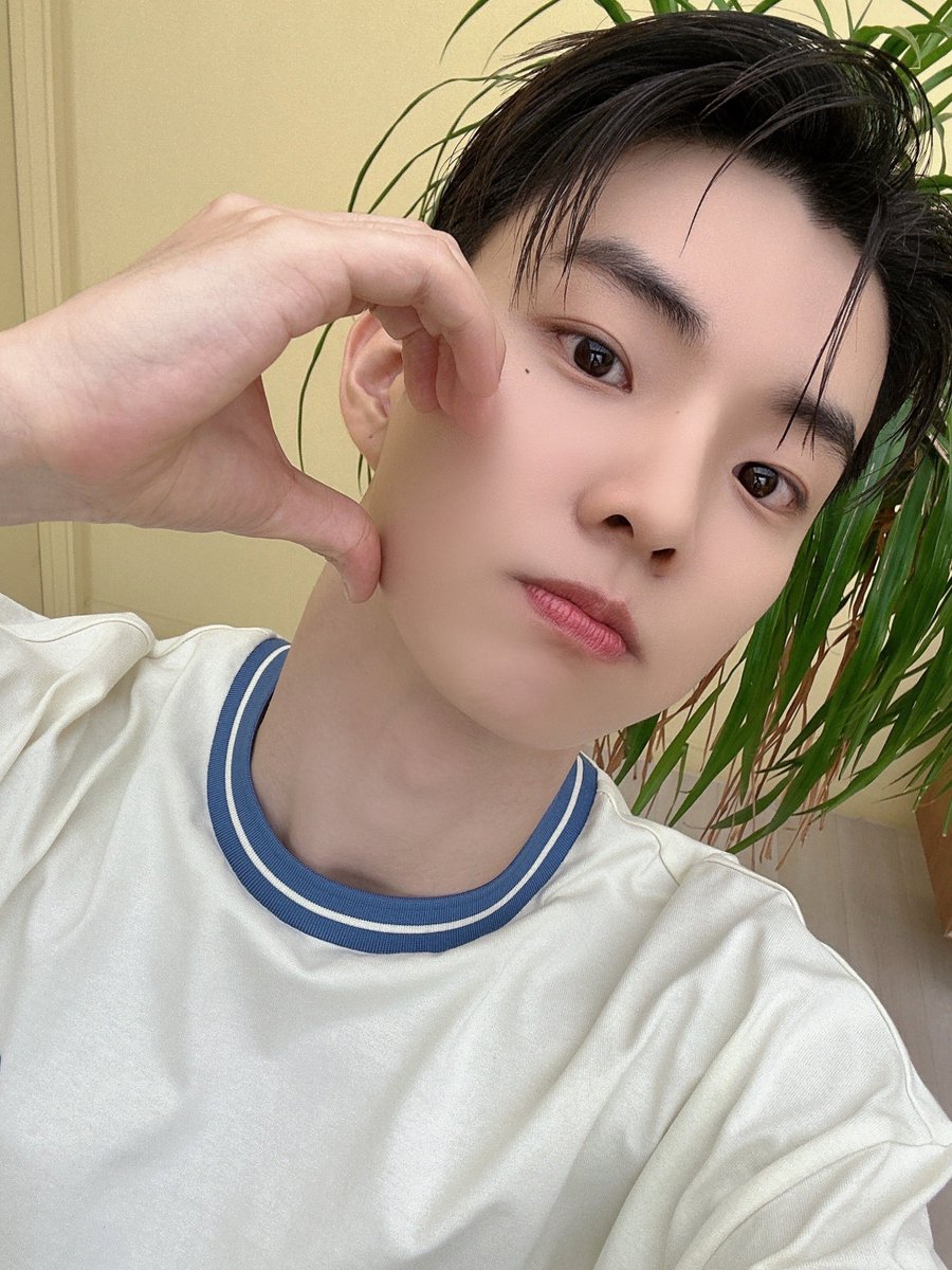 jicharngmin's tweet photo. Got my own schedule for the day and it's none other than video call with Dewytree! Not only I'm missing TheBs so badly, I also got to talk with some of you and it made my day so much better. Let's meet each other soon, TheBs! Thank you for today. 💓
https://t.co/PT2AJH58a0