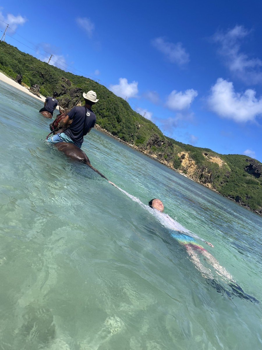 anzenmiyazon's tweet image. 与那国最高🥹💕

真面目や立派に生きようとし過ぎると人間重く考えたり、笑顔が無くなったり、辛くなるようになってるもんで、気楽に心軽くまぁーいっか！で行くと意外になんでも上手くいくし、楽しい！その為にはもっと遊ぶ🤩

#与那国島観光大使みやぞん
#与那国馬
#視察中
#感謝
#楽しんだるよー