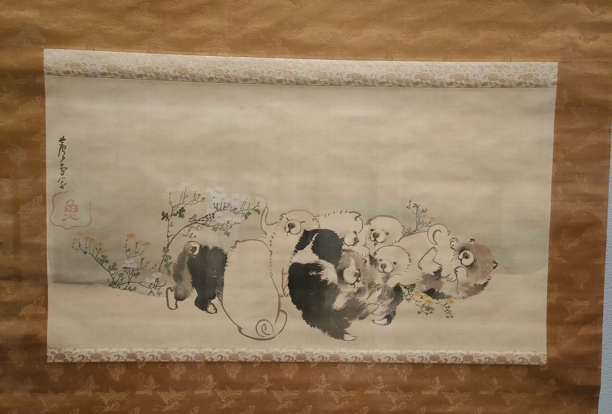catcatcat5525's tweet photo. #山種美術館 の #犬派・猫派展　見てきた！
猫派なんだけど、絵で見ると犬可愛いくて揺らいじゃう。わんちゃんねこちゃんの可愛い絵いっぱい見られて幸せ！

長沢芦雪《菊花子犬図》 https://t.co/ZHxpW89KOe