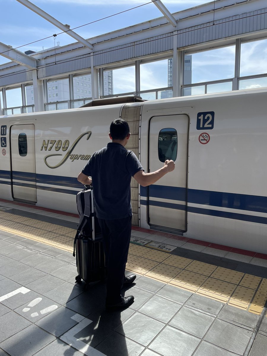 Solidus0211's tweet photo. 某部長と駿河出張٩( 'ω' )
鉄道に1時間の遅延が出ているが、
特に急いでいないので、
気にしない✌︎('ω'✌︎ )

やっぱり電車は良いですね〜🍃 https://t.co/JgflmhGbns