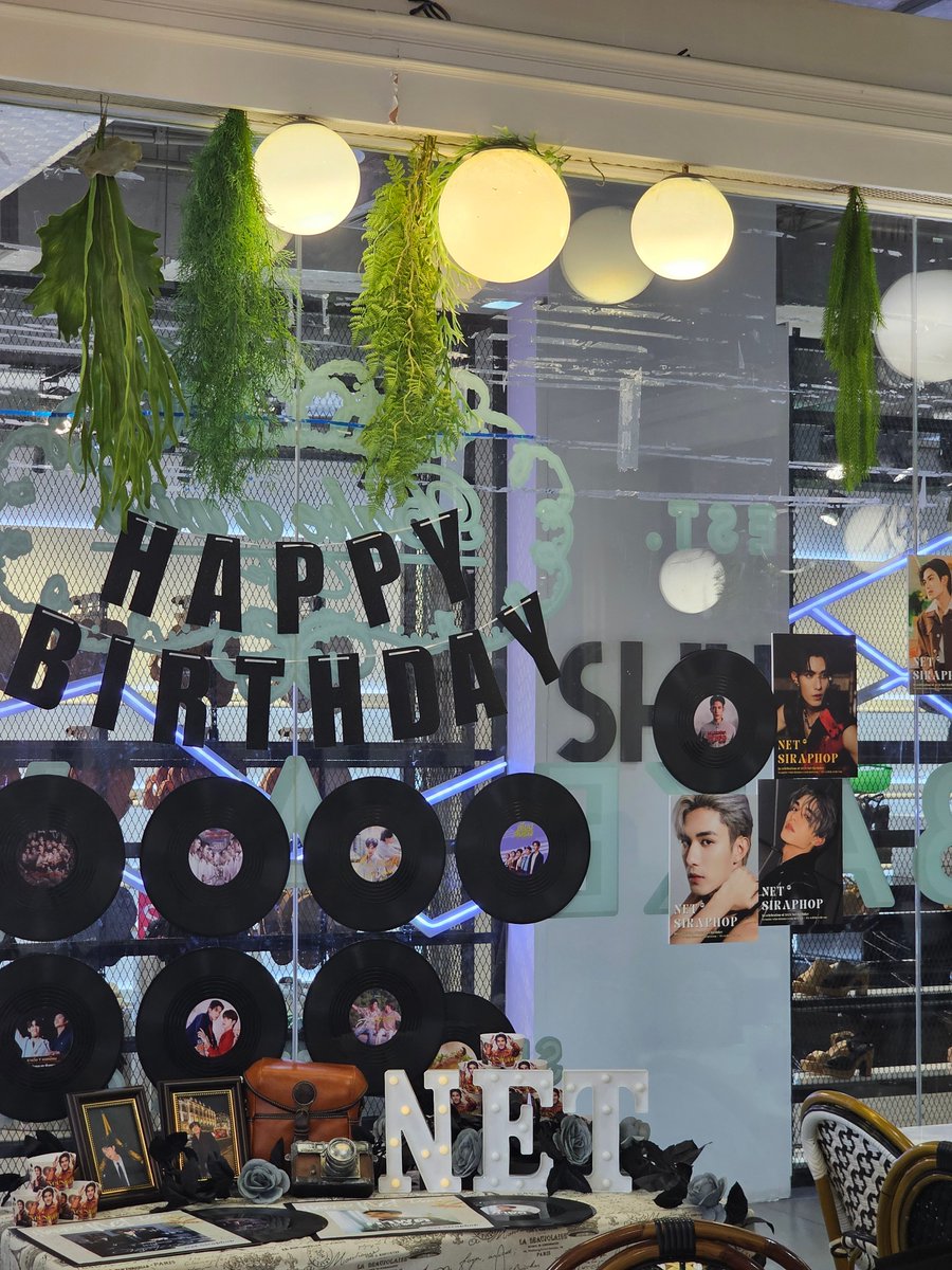 jjrchan's tweet image. คาเฟ่ที่ Bake a wish ค้าบ หล่อเท่ห์มาก 😎🖤 มาง่ายปุดๆ ใครผ่านมาทางสยามแวะได้น้า ครบ 200 บาท ได้ของเซ็ทใหญ่เลยจ้ะ

Thanks to @jojoaine_rizz @chocolatemilkNJ @Junkie2800 for this project na ka ✨️

@netsiraphop #netsiraphop
#HappyNetDay2024
#Net27thBDProject