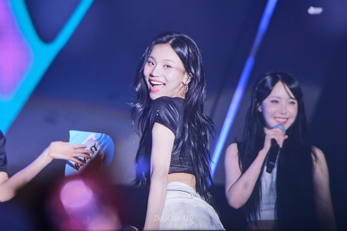 DayOne_819's tweet photo. 240705 pre 
#비비지 #엄지 
#VIVIZ #UMJI https://t.co/ctkFqZbDC1