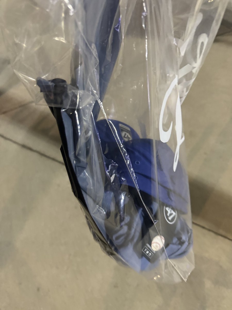 Specialty64's tweet photo. After nearly 7 painful hours of waiting, the job is done 😭

Mad respect to the guy in the Ohtani jersey who never gave up hope after we were told 4 hours ago we wouldn’t get any merch. 😎🤝

#hololivenight
#hololiveDodgers https://t.co/Yn1bMIJU67