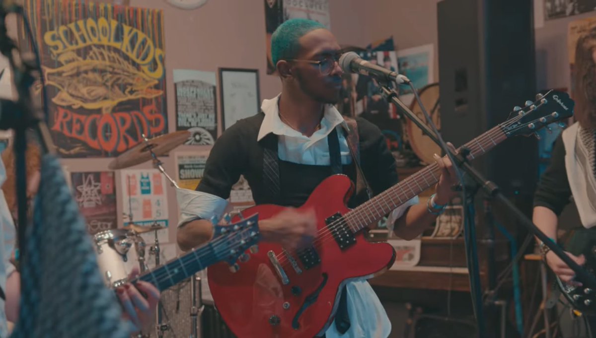 omari!! the rhythm guitarist and main
vocalist!!