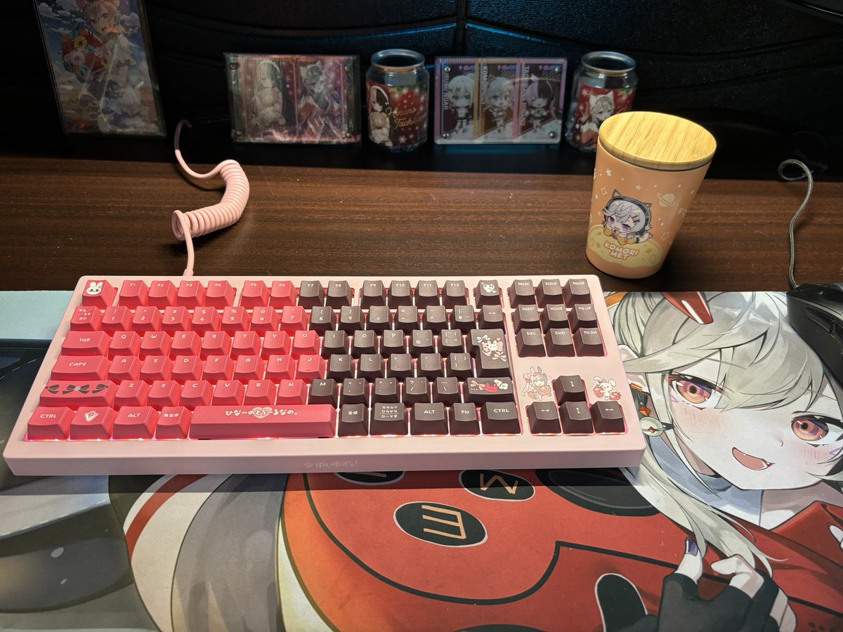pYOSSYq's tweet photo. 一次制作の時の購入でしたが漸く届きました!😭🙏
前のキーボードがその辺の電気屋で安く売ってたやつだから性能や打鍵音、反応の速さや感度の凄さに驚いてる!
ありがとうございます😊
#ぶいすぽキーボード https://t.co/2moujzX2Ne