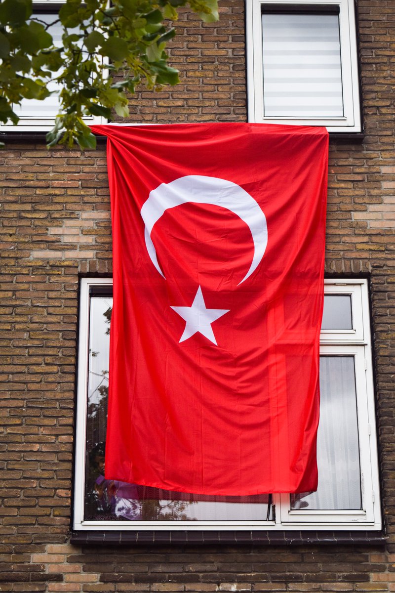 bpthaber's tweet image. Hollanda sokakları, Türk bayraklarıyla donatıldı. 🇹🇷