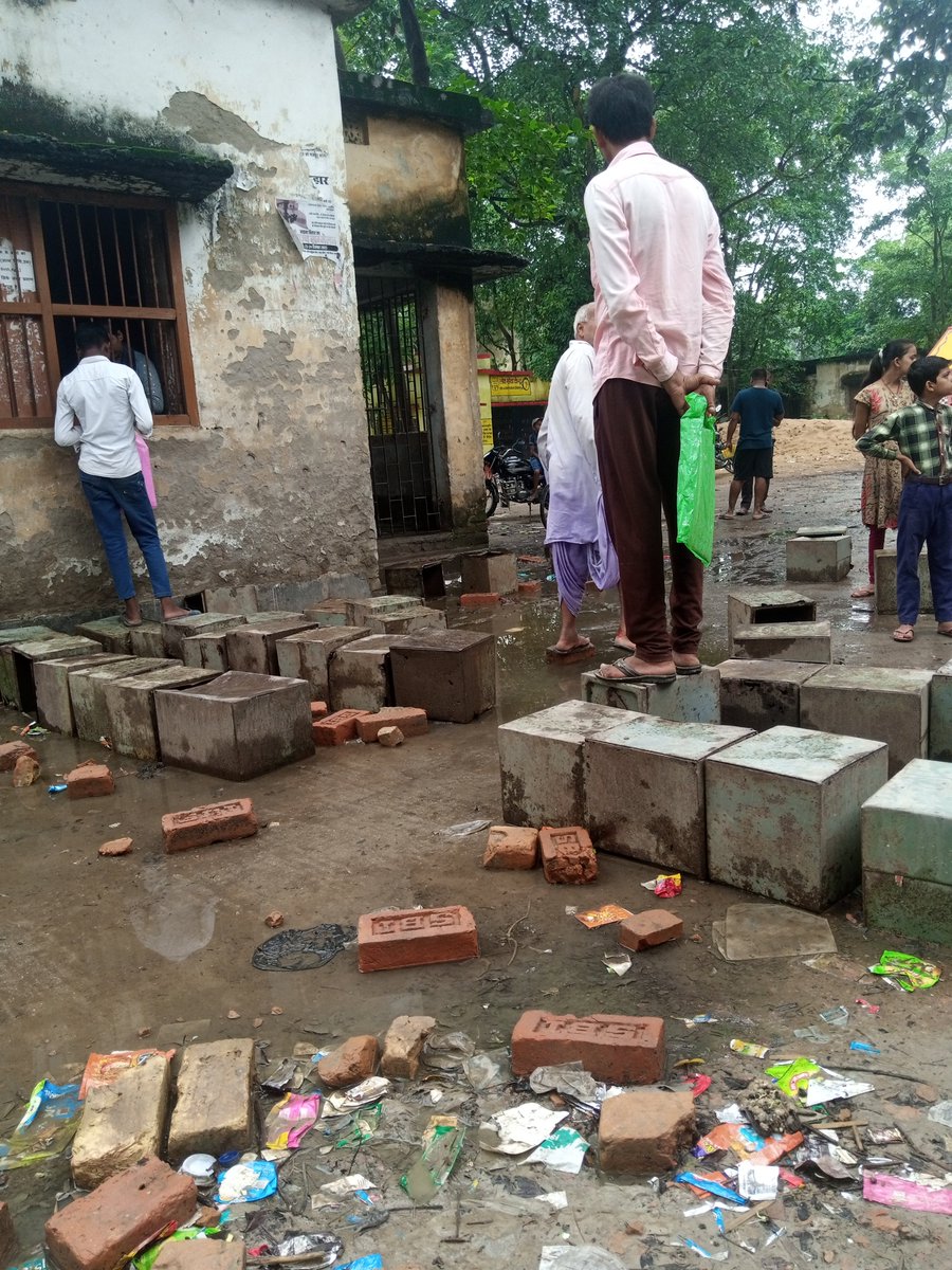 Aparnasing34734's tweet photo. @DM_Samastipur 
This is aparna singh. Sir i want to show to status of aadhar registration office in block ujiyarpur 
Sir can i expect from dm of samastipur to respond on this https://t.co/WsLzKZn6Ti