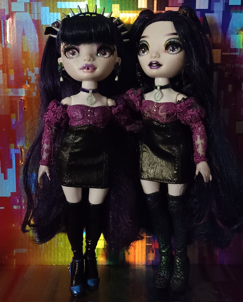 VeronicaStorm98's tweet photo. Naomi also wanted to give everyone a sneak peek at how her amazing new dress looks so far!π€π
#rainbowhigh #shadowhigh #mga #dolls #dollphotography #stormtwins #veronicastorm #naomistorm #dollclothes #dollclothing #restyle #dollrestyle #shadowhighdoll #shadowhighdolls https://t.co/gBVgXFLj98