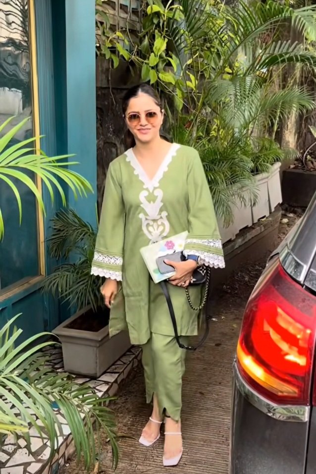originalpals's tweet photo. Rubina spotted in Mumbai today.
#rubinadilaik #rubih https://t.co/6SPYqbOvCt