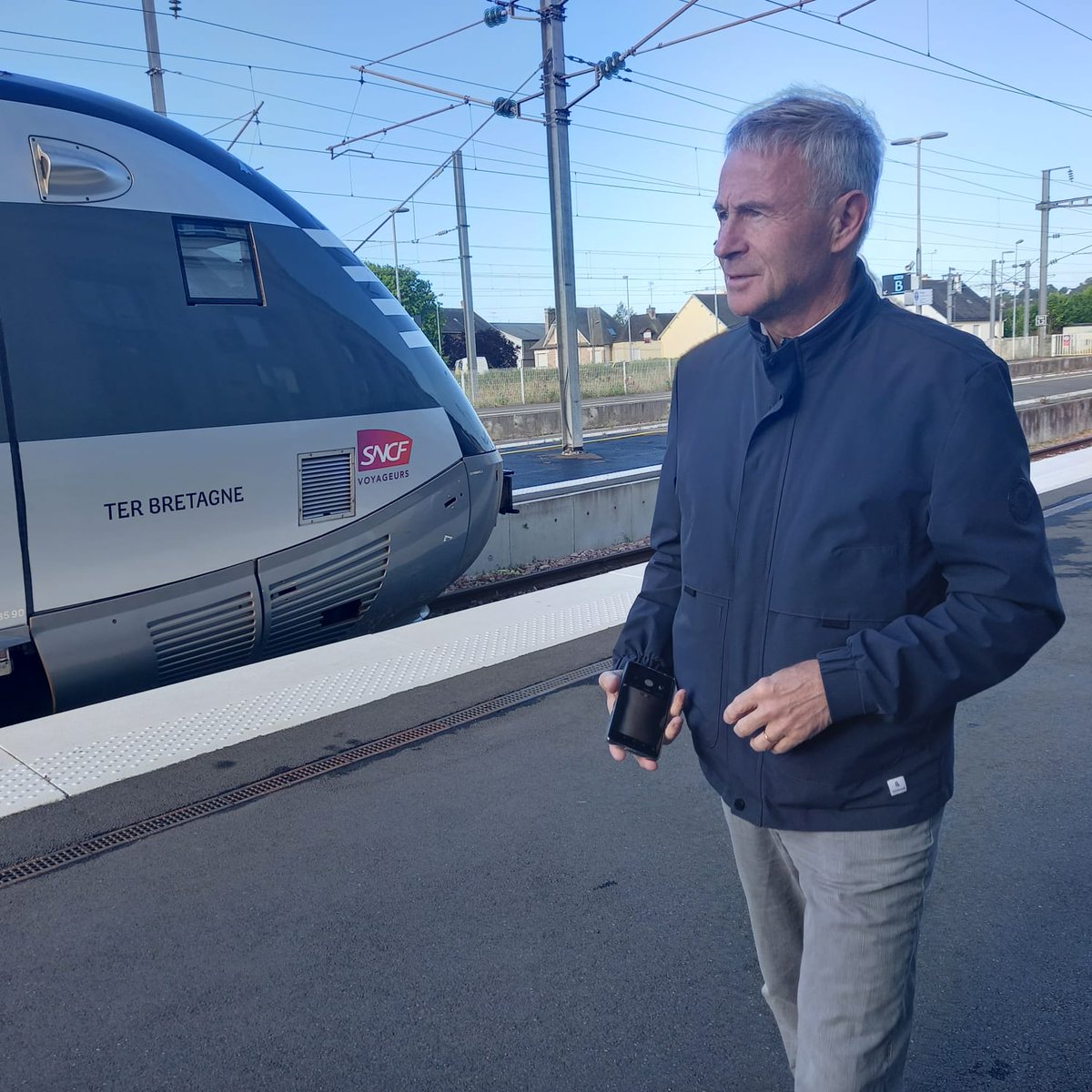 Immense plaisir de voir le premier <a href="/TERBreizhGo/">TER BreizhGo</a> Dinan Lamballe-Armor après la rénovation de la ligne ! #6juillet