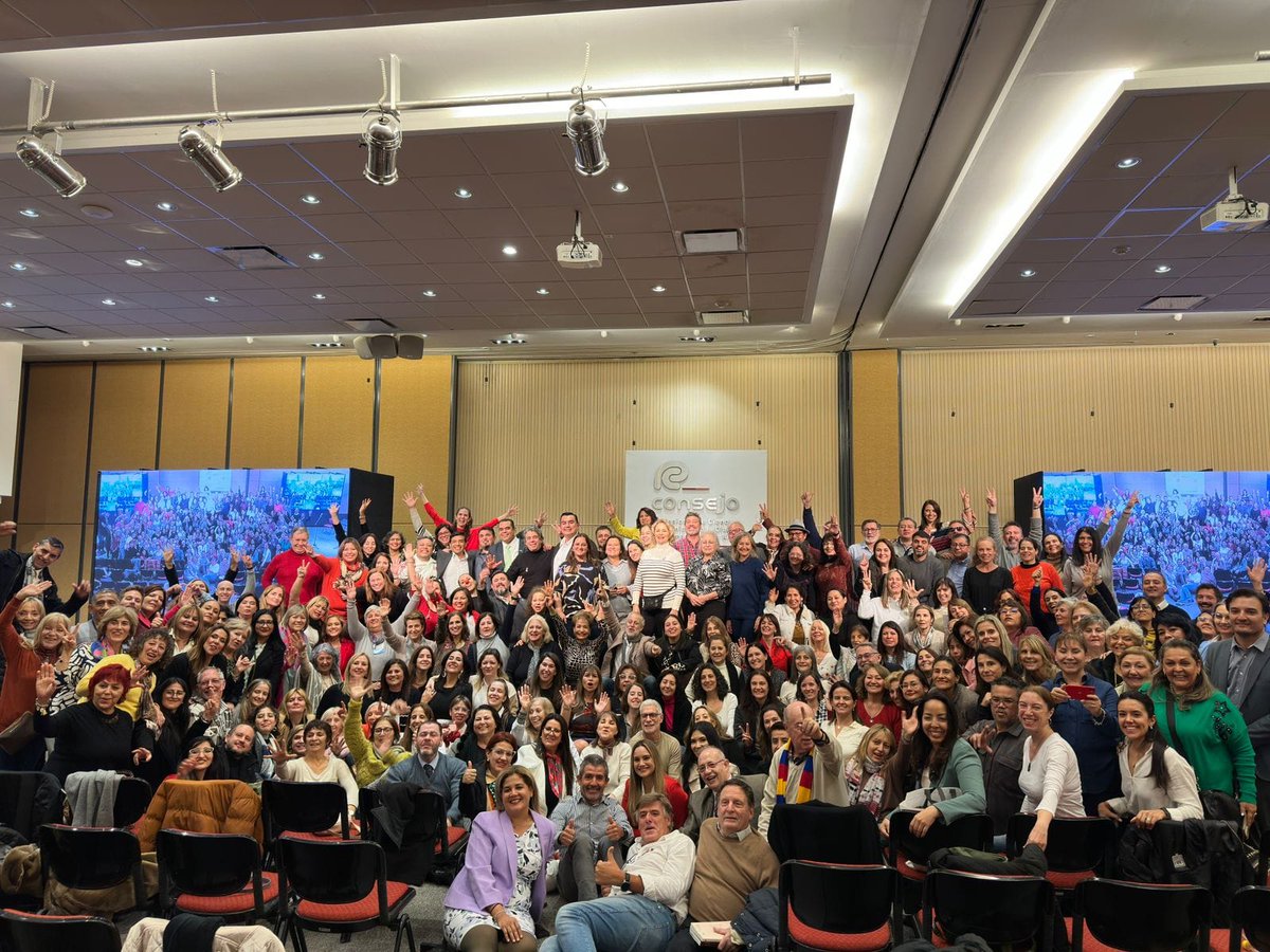 Fjavierales's tweet image. Todavía una semana después, resuenan los abrazos. Y algo muy importante que quiero RESALTAR, cada vez hay más eventos, donde ponentes y participantes van, exponen y se marchan. Una de las características de nuestro FORO es todo lo contrario. Nos quedamos LOS TRES DIAS y compartir
