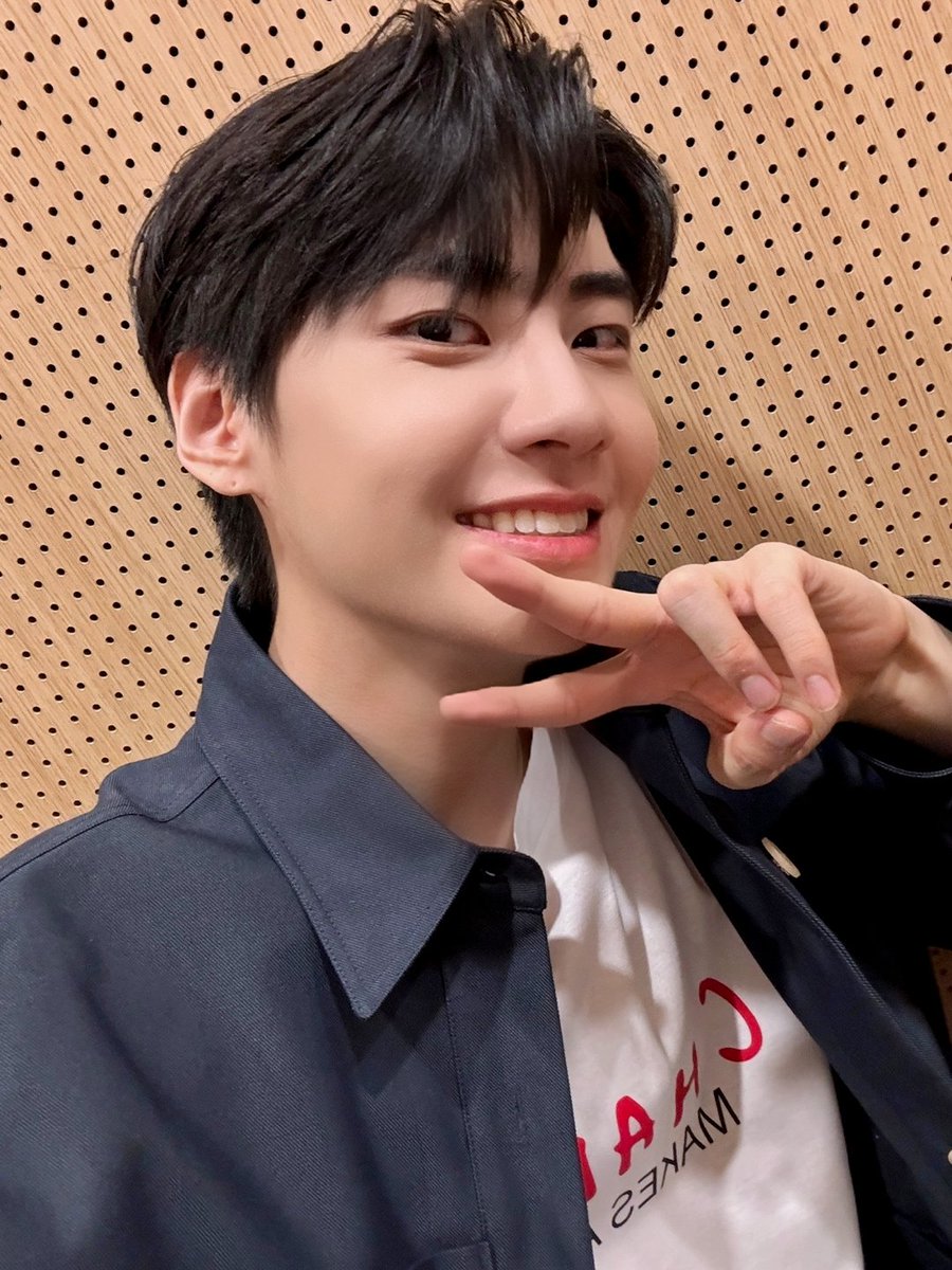 LJH_official's tweet photo. [📸]

240706 '팬사인회' 완료♡
브이단 꼼짝 마 ! 움직이면 쏜다 🔫

#이진혁 #LEEJINHYUK
#RELAX #NEW_QUEST_JUNGLE https://t.co/EejEWItRT7