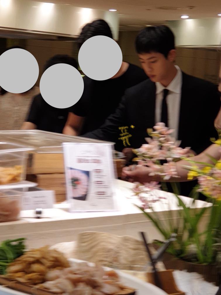 pvvh12's tweet photo. 친구가 친척 결혼식 갔는데 석진이 봤대요… ㅠㅠ
얼굴 진짜 작고 잘생겼다네요 ㅠㅠㅠ 트친들을 위해 슬쩍 공유해봅니다,, https://t.co/jOrjtoviPx