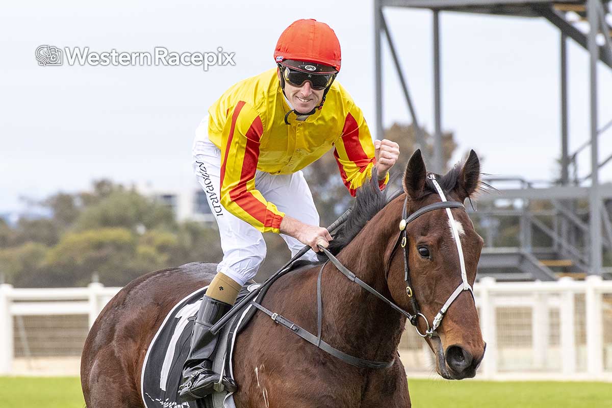 Western Racepix tweet media