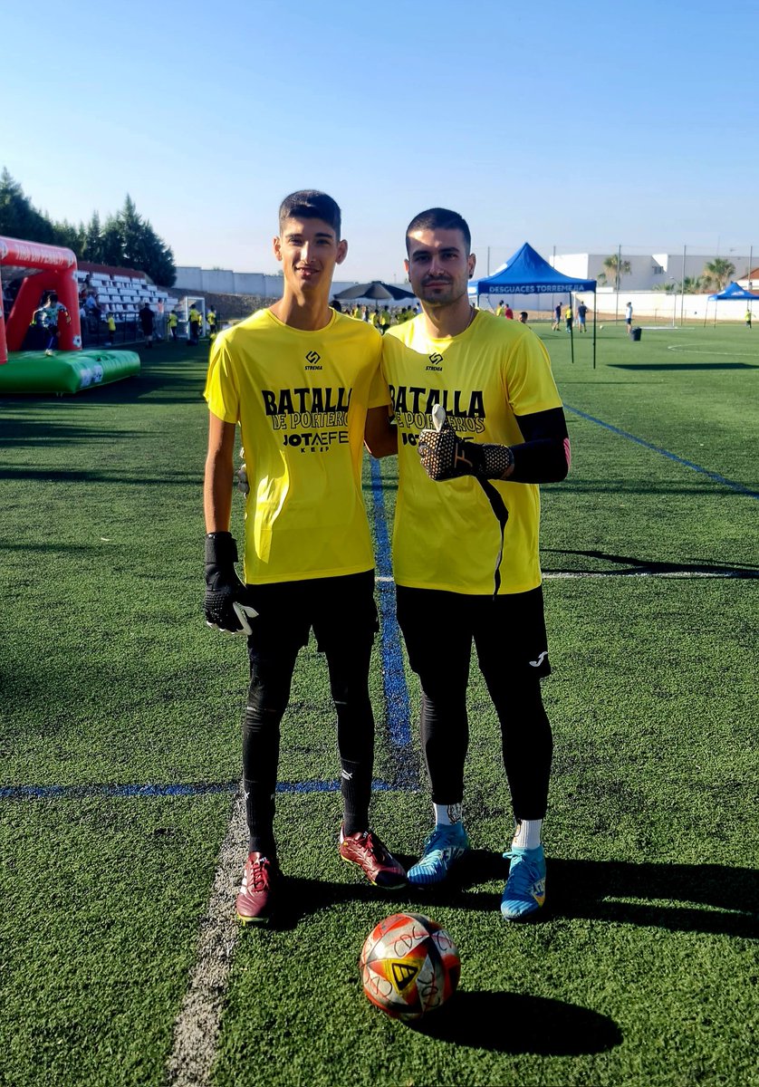Dos de nuestros porteros en Aceuchal,en la batalla de porteros ...vamossss..