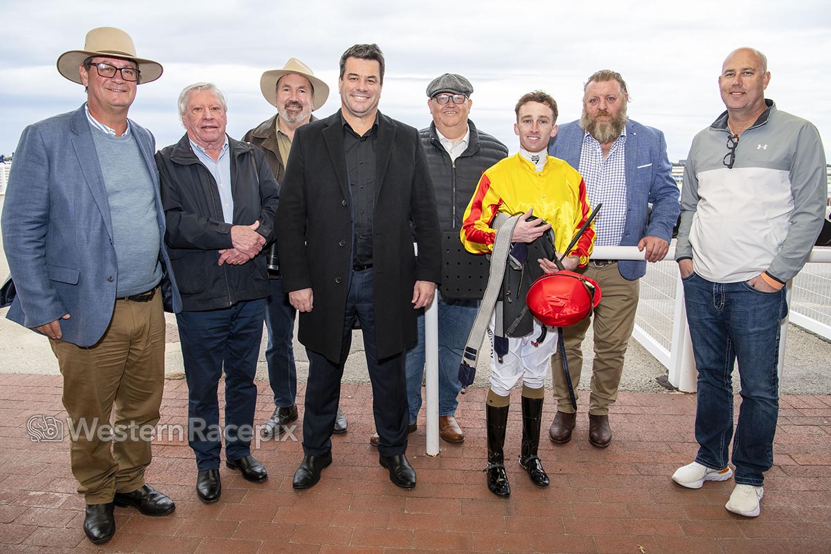 Western Racepix tweet media