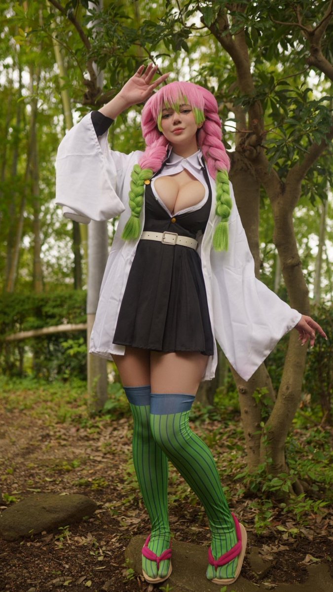 DaroKora's tweet photo. 🔥Mitsuri🔥 Hot 🔥 Cosplay 🔥 From 🔥Demon Slayer🔥
#DemonSlayer #Demon_slayer #mitsuri #Cosplay #cosplayergirls #cosplayers #anime https://t.co/Nr9152xJ4r