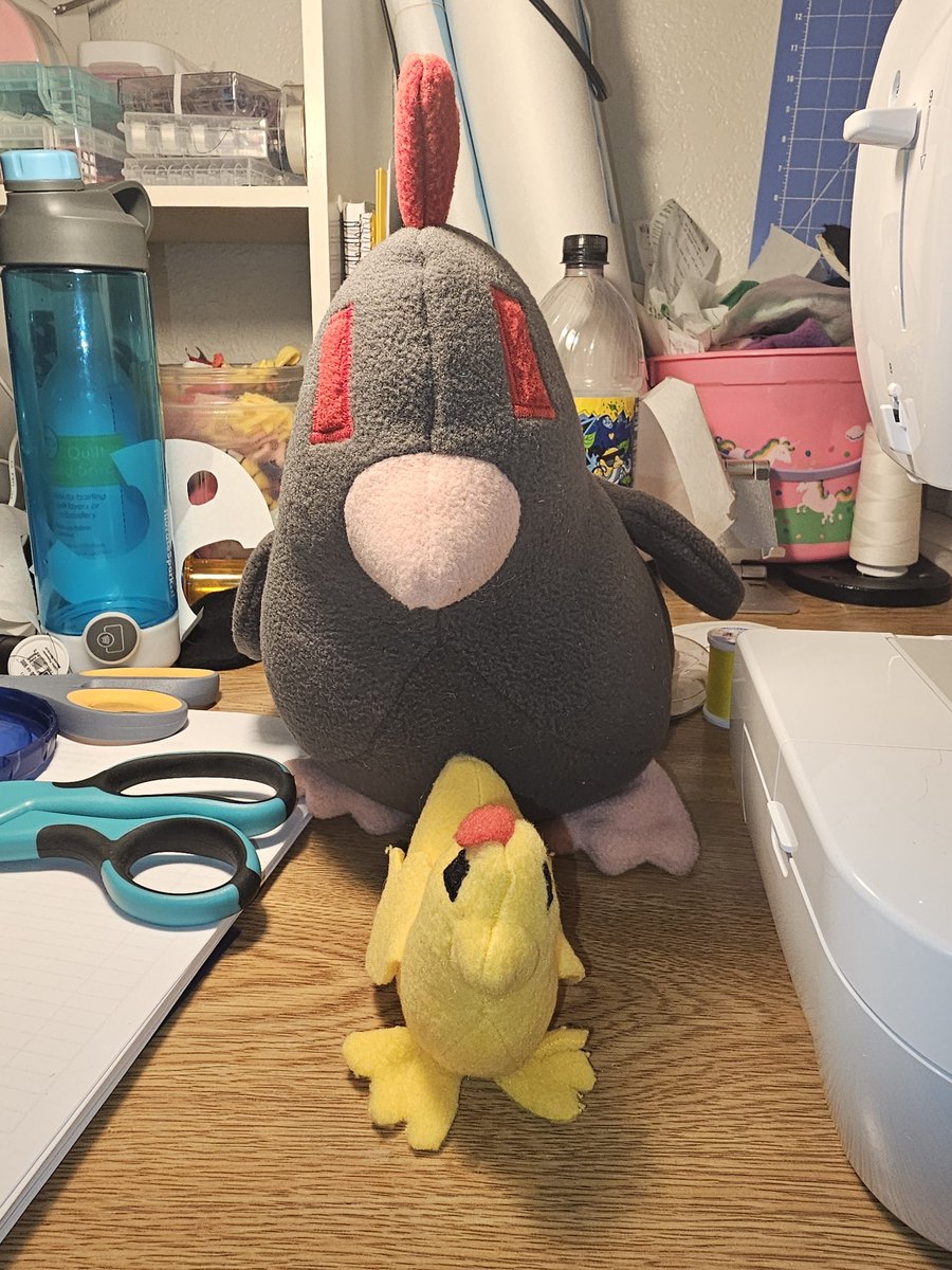 CeruleanCrafts's tweet photo. The large chicken pattern is solid, I'm quite pleased with it, and made this lovely Void chicken as you can see! I'm also working on a pattern for a chick, but that one still needs some more work! https://t.co/zJiBrvVWPX