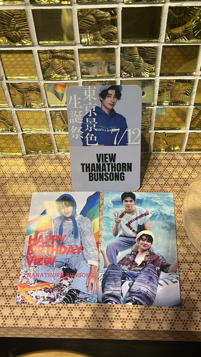 💙Giveaways 💙
① <a href="/VTHANATHORN_OFC/">VTHANATHORN_OFFICIAL</a> 様の撮ってくれた可愛いWINVIEWとPRIDE SHOOTINGのVIEWのカード

②今回の告知に使用した 日本バージョンのデザイン

の2種類をフリーで配布しています‼️
是非可愛いVIEWを持ち帰りましょう♥️

Two types of giveaways are available.  to get them.
One is a nice